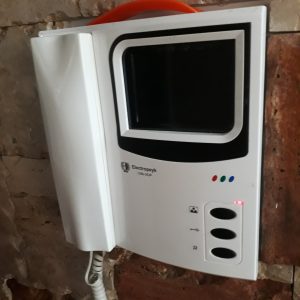 تعمیر آیفون تصویری بهمنیار